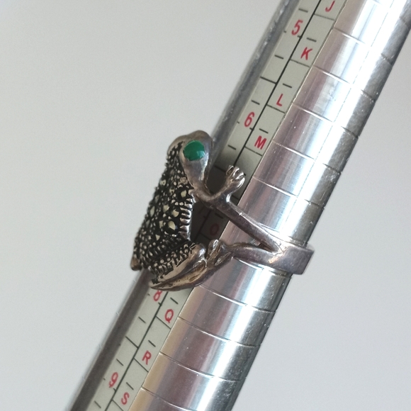 925 Sterling Silver Frog Ring with Green Eyes 7 - Picture 5 of 6